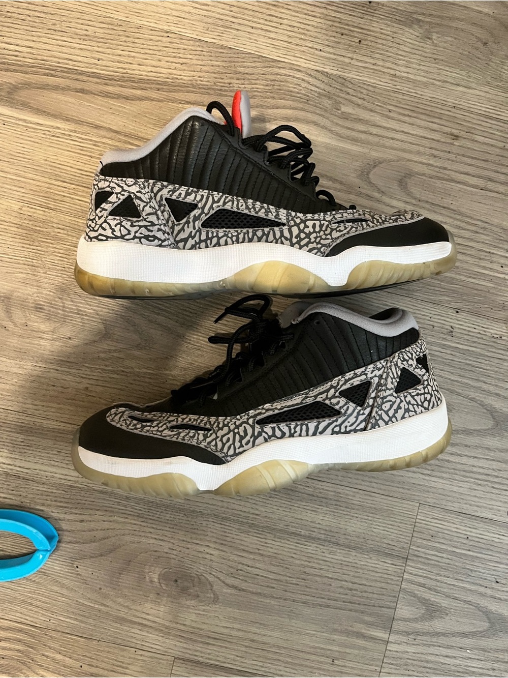 Air Jordan XI ( 11 I.E. ) sz 10